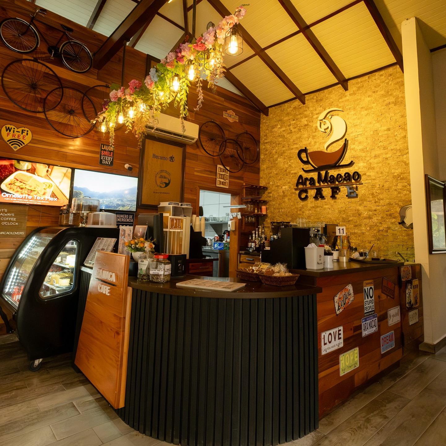Ara Macao Café & Lounge